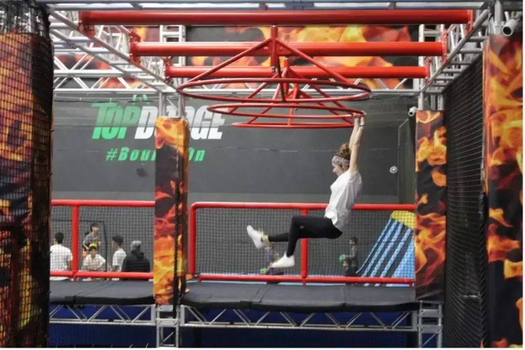TopJump - Woman Swinging