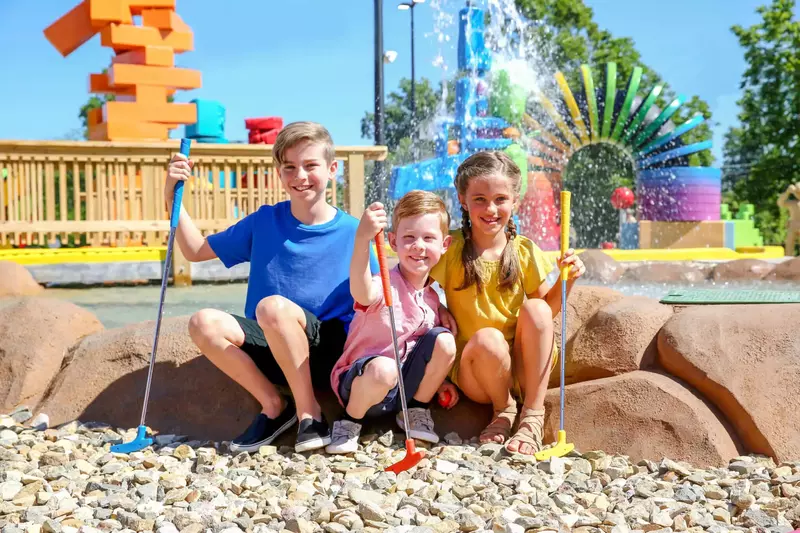 kids at mini golf course