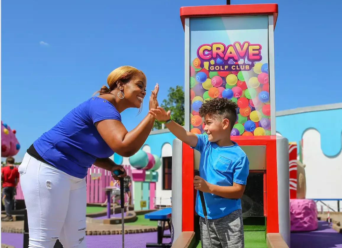 kid at mini golf course